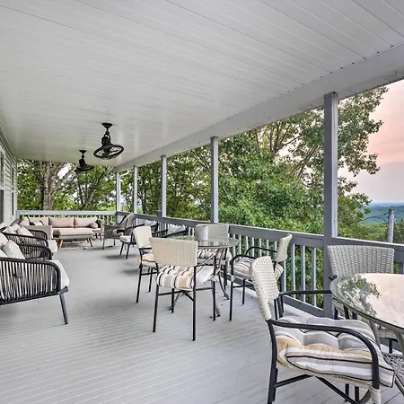 Hilltop Hideaway Branson Home With Trampoline!